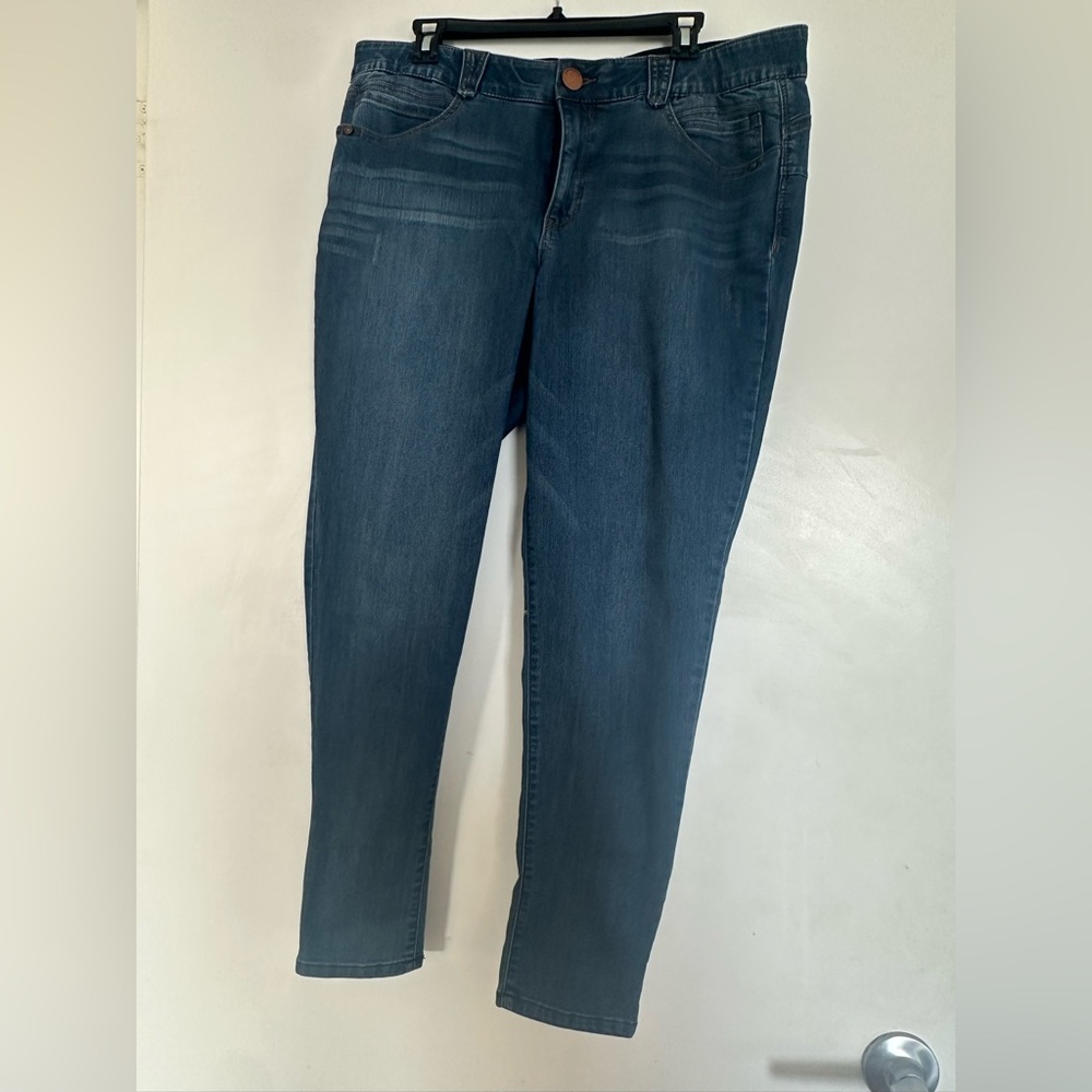 Democracy Blue faded with a pattern stretchy jeans